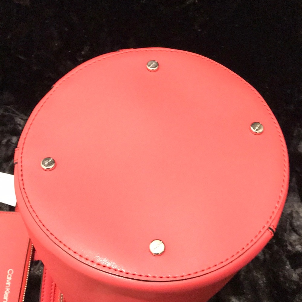 Calvin Klein Convertible Handbag/Backpack W/Wallet - Picture 7 of 16